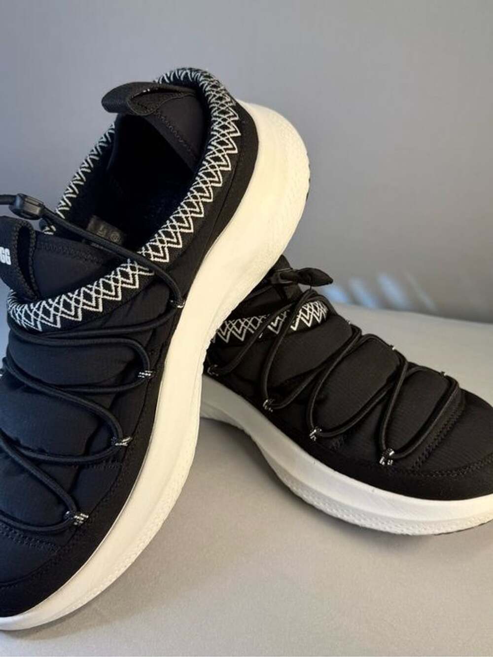UGG Black and White Slip-On Platform Sneakers Men’s size 10.5 Insulated